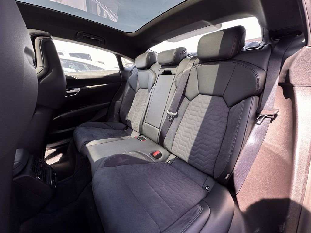 Used 2022 Audi e-tron GT Premium Plus image 8