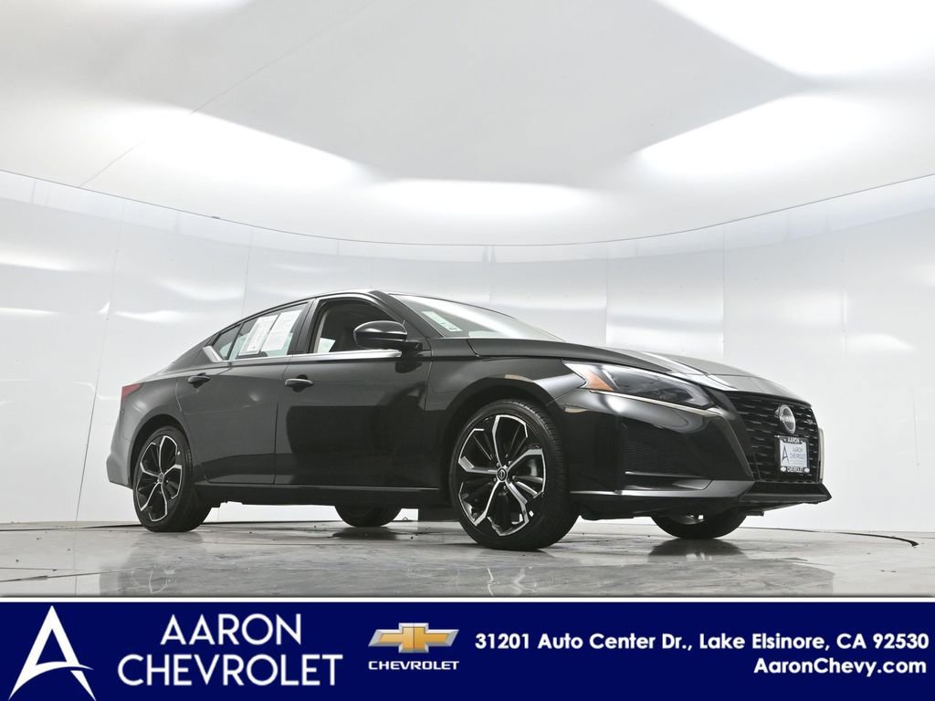 Used 2023 Nissan Altima 2.5 SR image 2