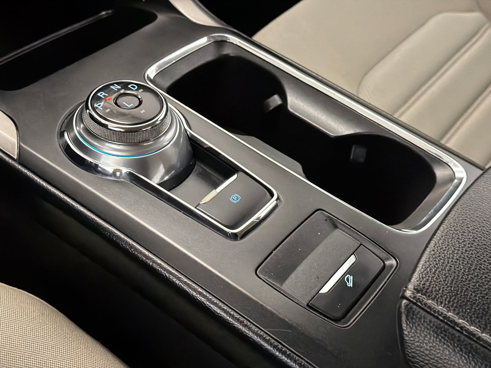 Used 2018 Ford Fusion S image 26