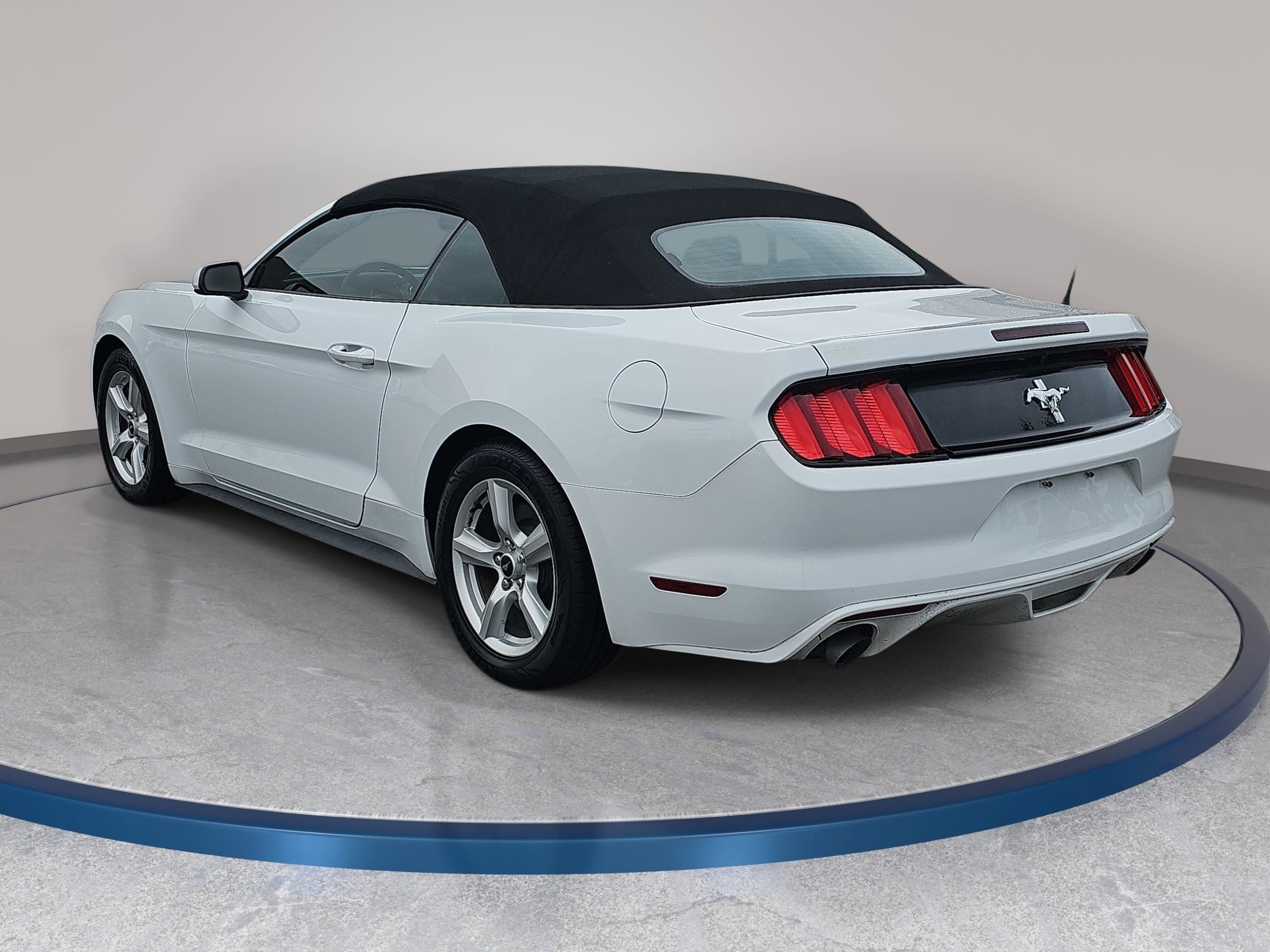 Used 2017 Ford Mustang Convertible RWD image 7