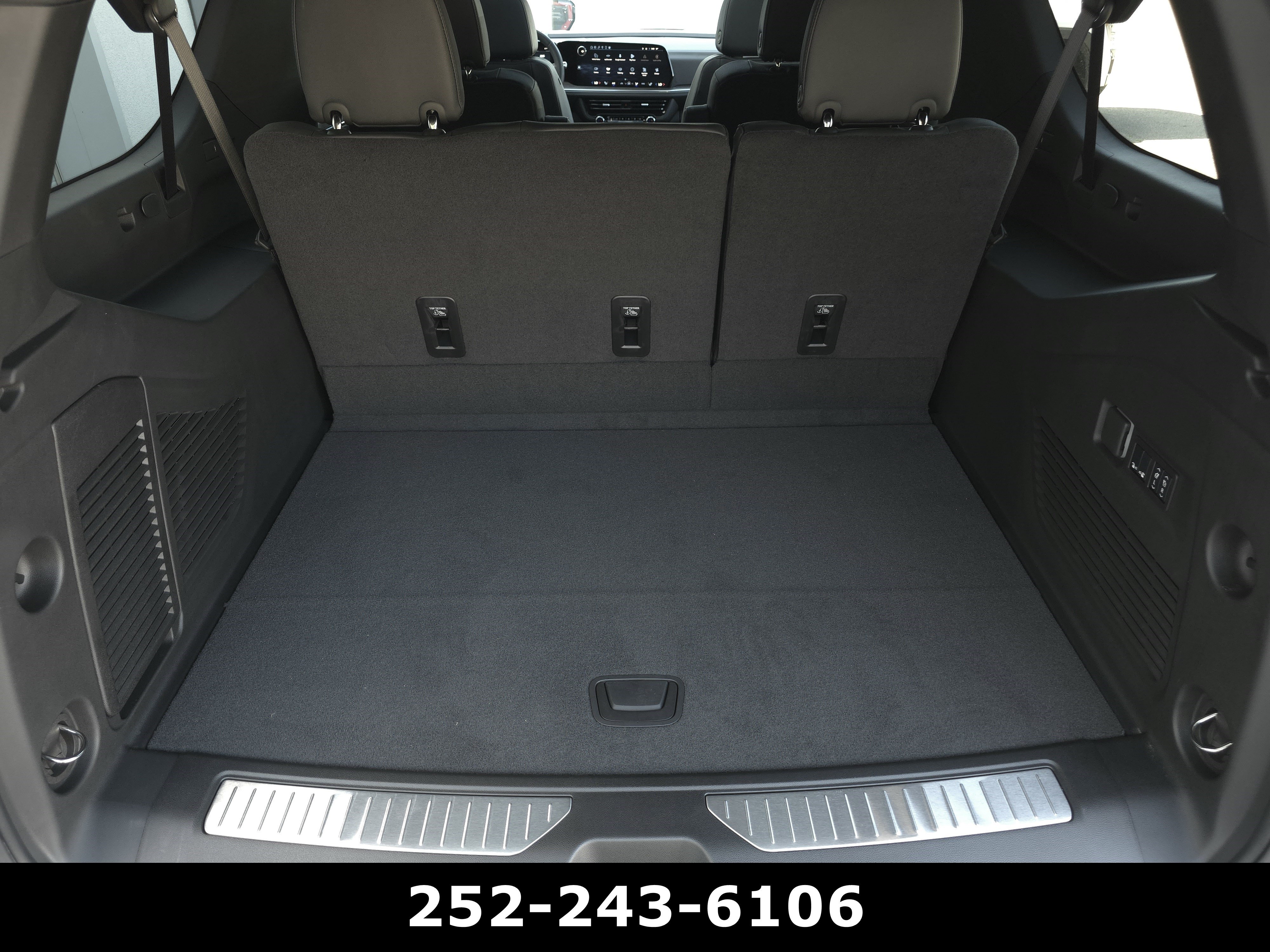 Used 2025 Chevrolet Suburban Z71 w/ Z71 Off-Road Package AWD/4WD image 38