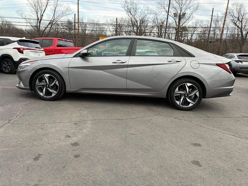 Used 2023 Hyundai Elantra SEL w/ Convenience Package FWD image 4