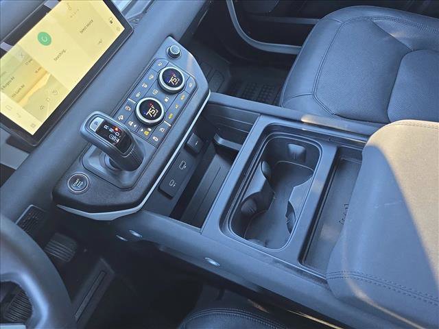 Used 2023 Land Rover Defender 110 SE image 24