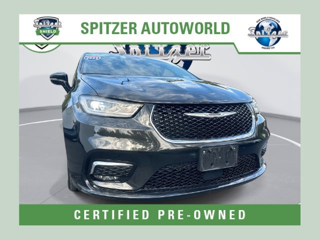 Used 2024 Chrysler Pacifica Limited FWD image 1