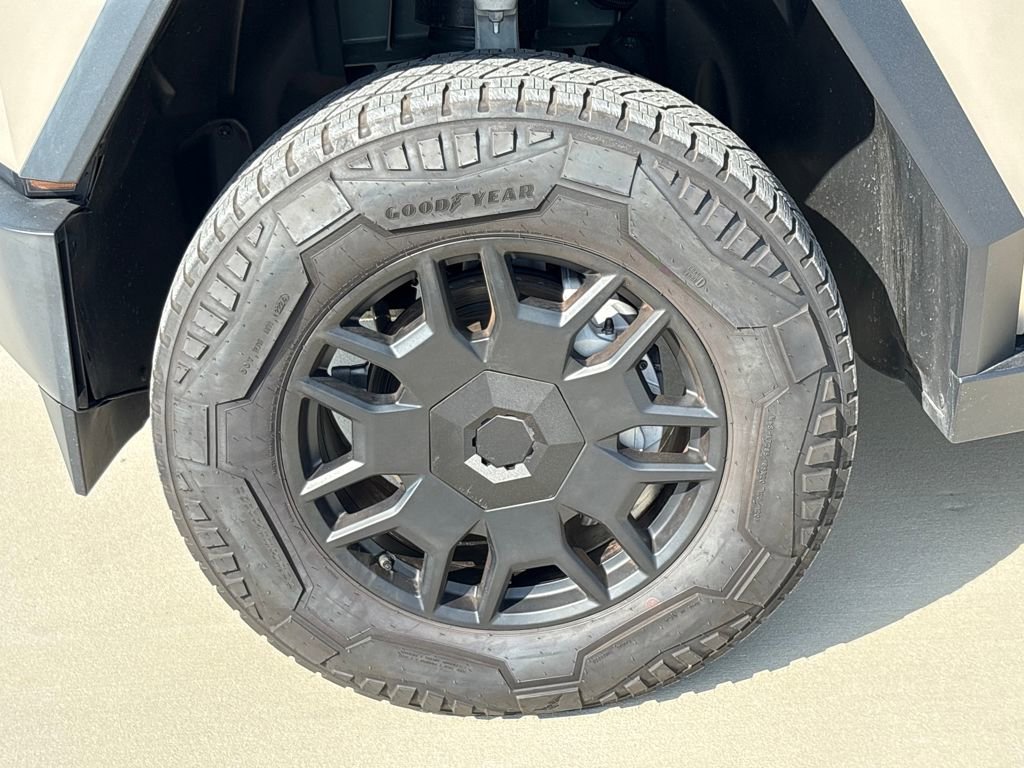 Used 2024 Tesla Cybertruck AWD Crew Cab image 11