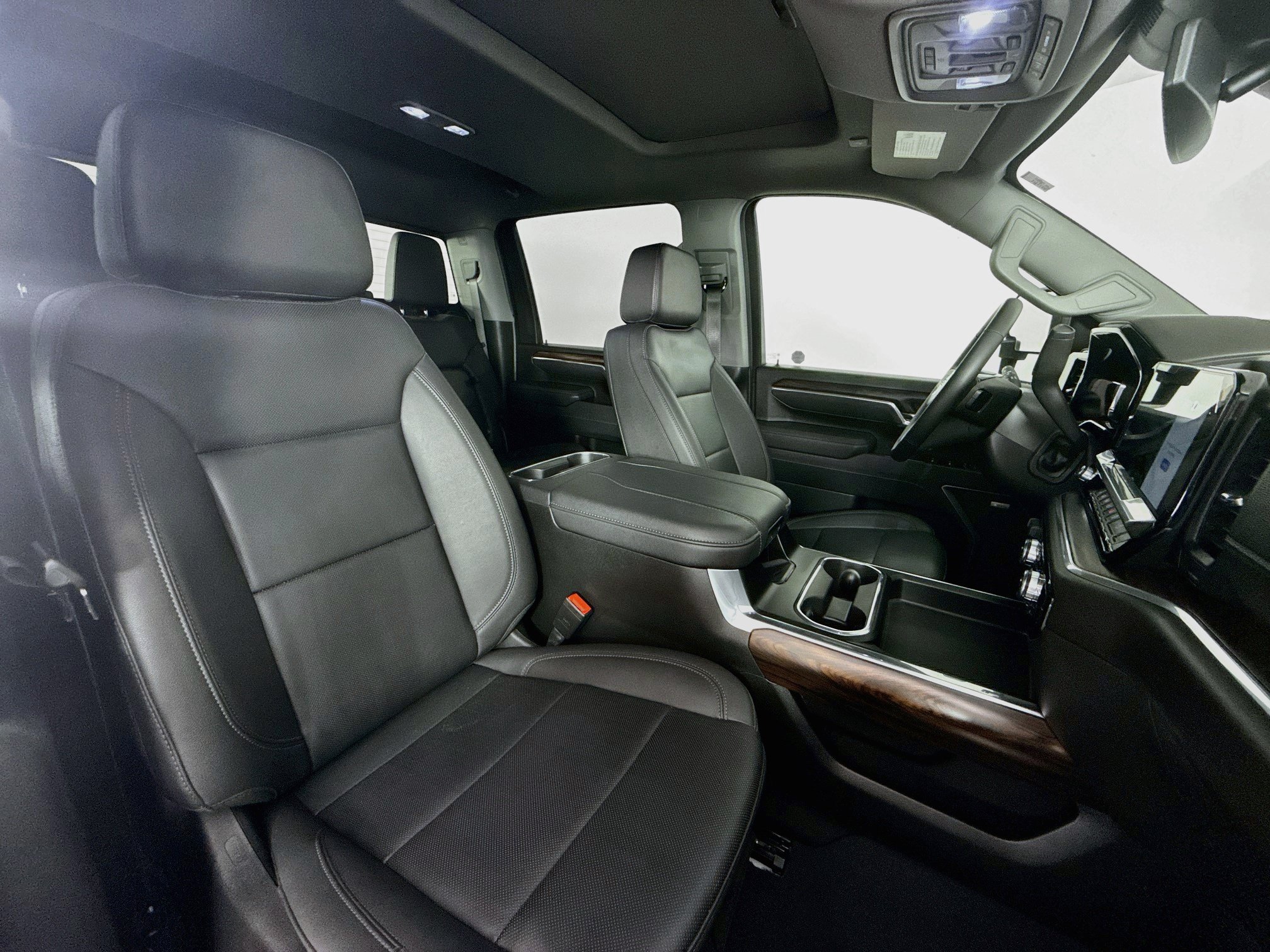 Used 2025 GMC Sierra 3500 SLT w/ SLT Premium Package AWD/4WD image 33