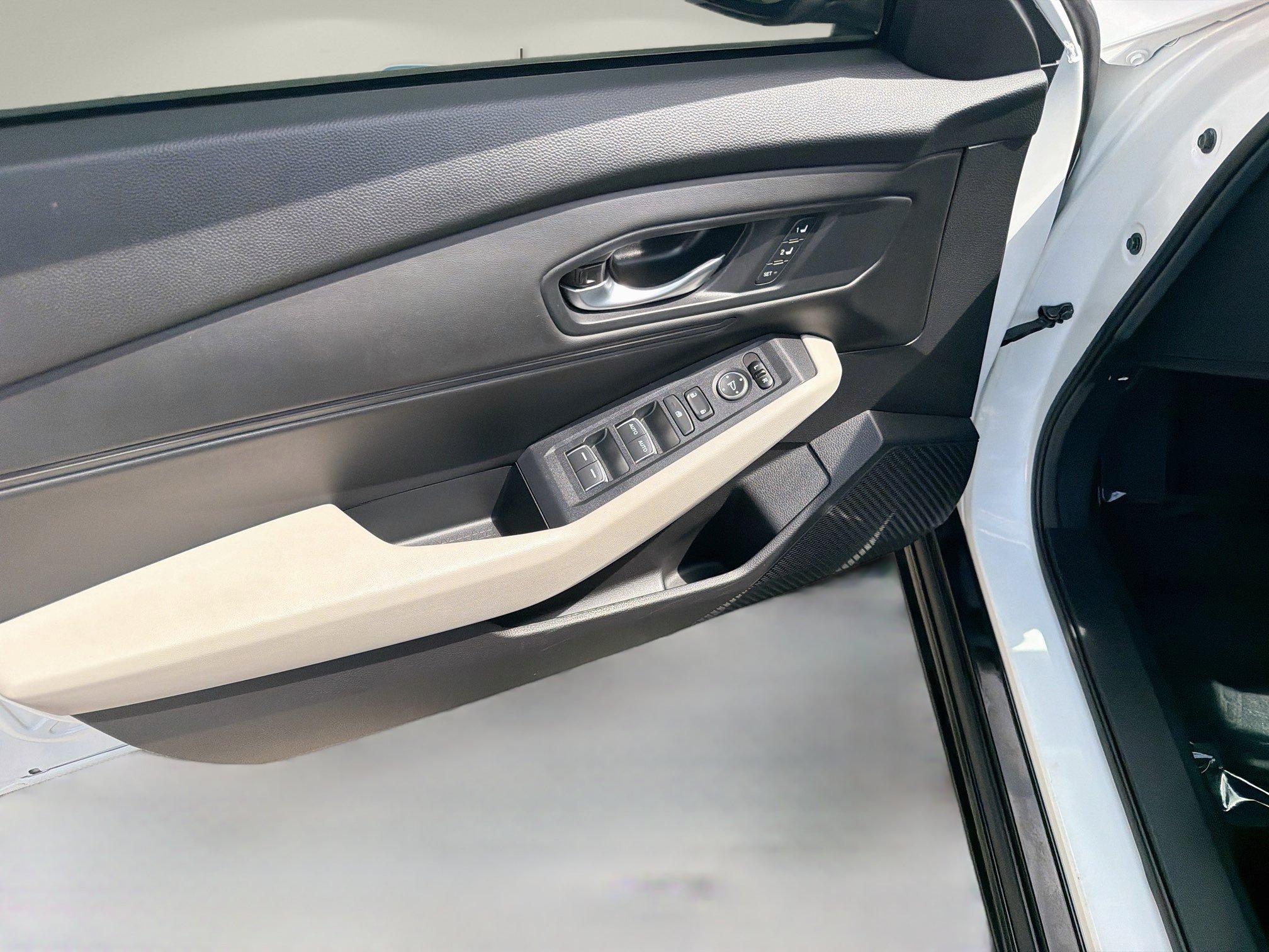 Used 2024 Honda Accord EX-L image 19