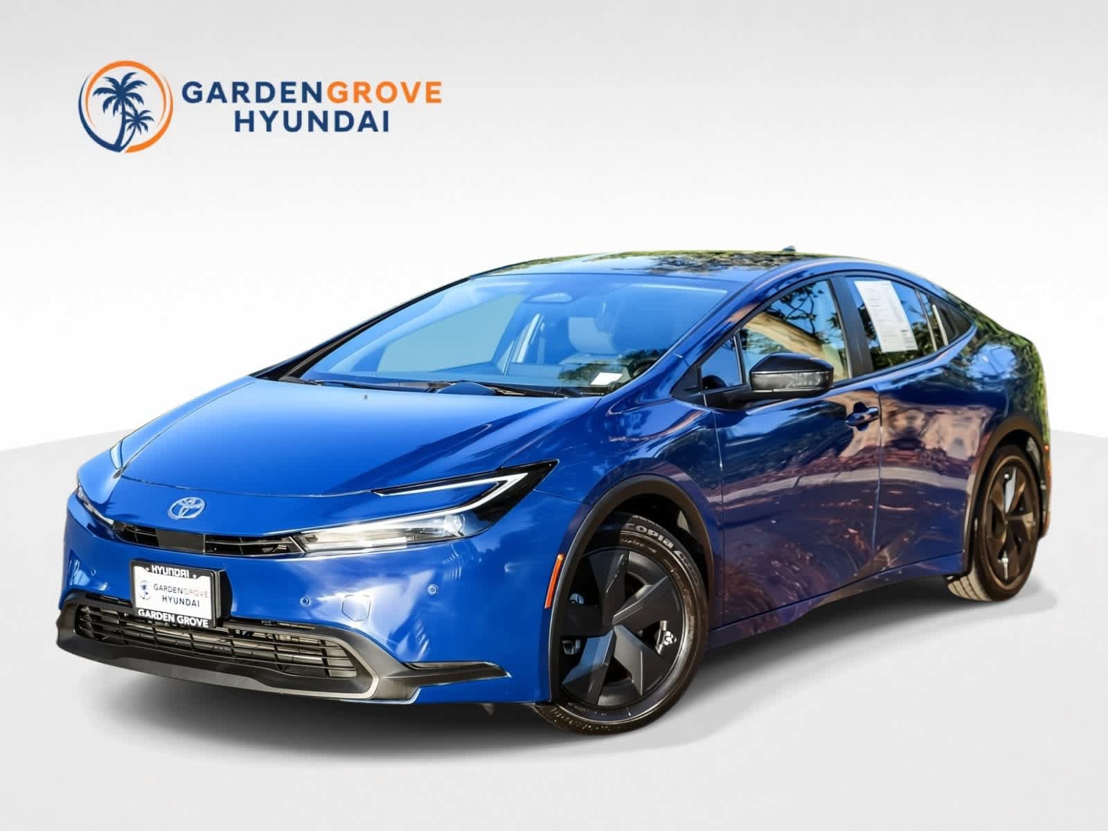 Used 2024 Toyota Prius LE FWD image 1