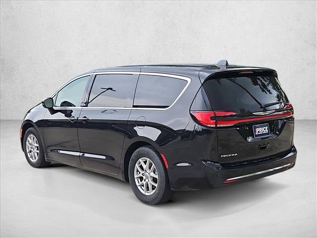 Used 2024 Chrysler Pacifica Touring-L FWD image 7