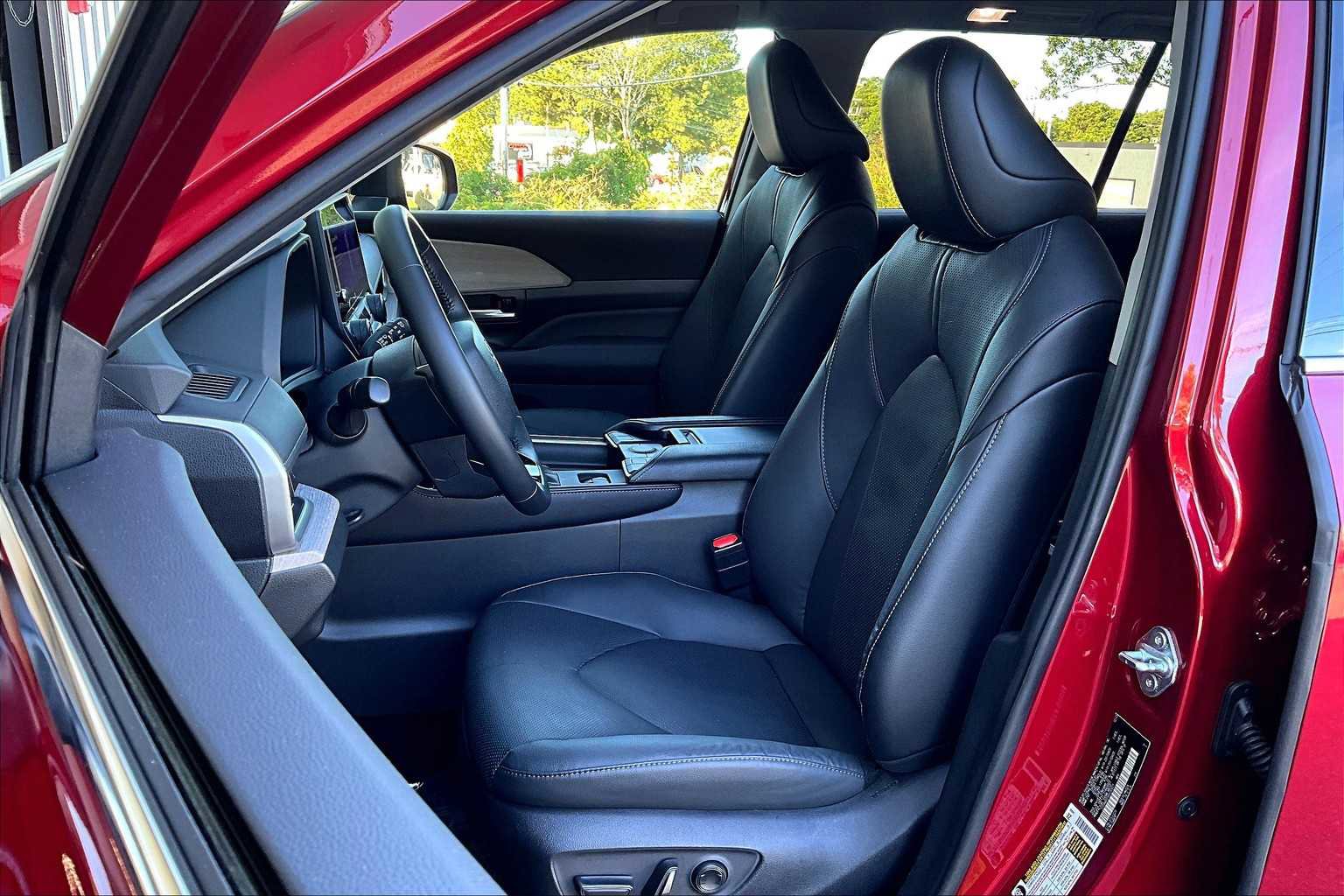 Used 2024 Toyota Grand Highlander Limited image 7