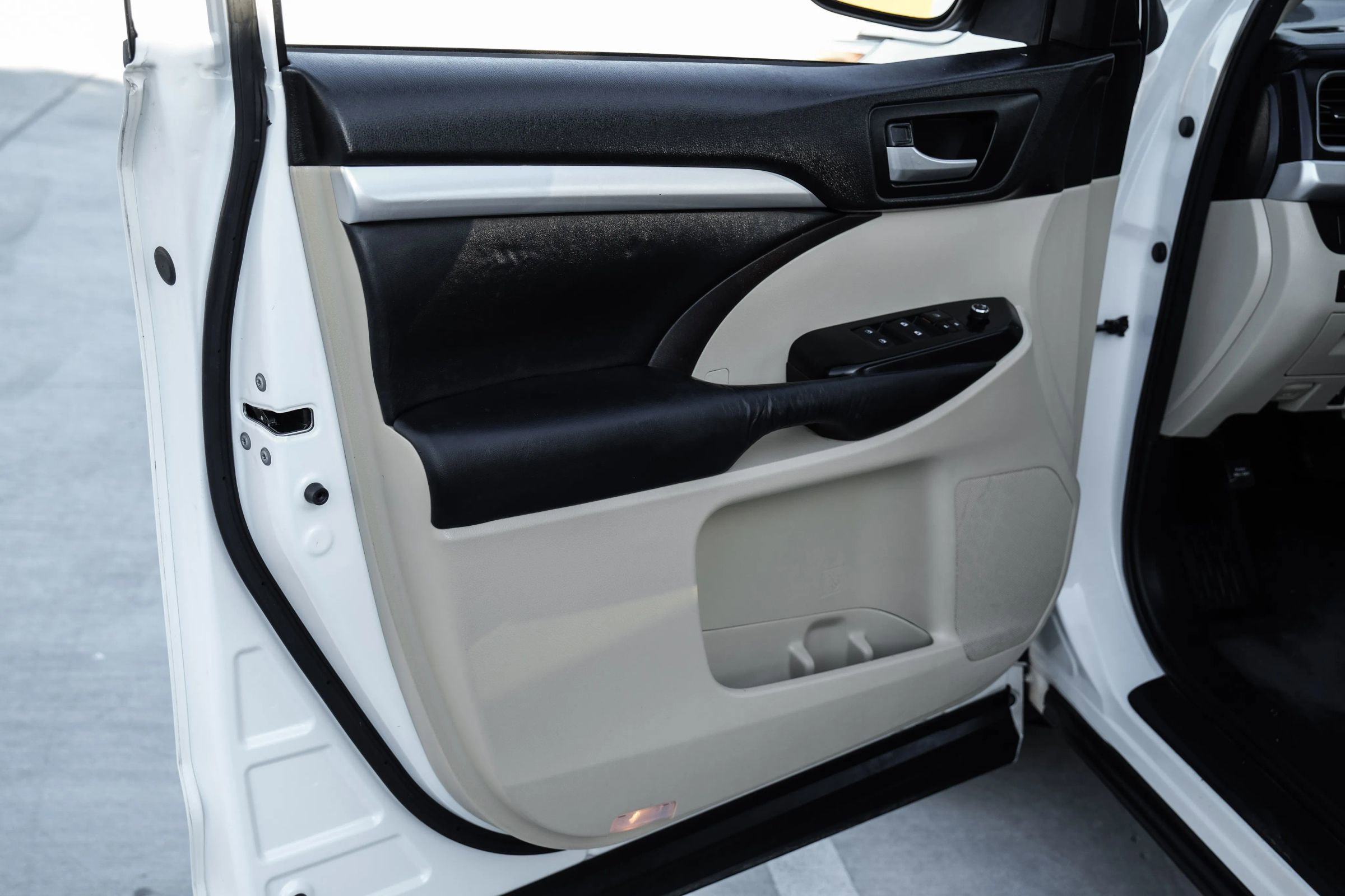 Used 2015 Toyota Highlander XLE image 40