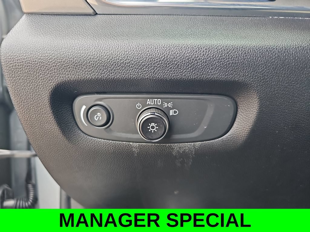 Used 2023 Chevrolet Traverse LT w/ LPO, Cargo Package AWD/4WD image 27