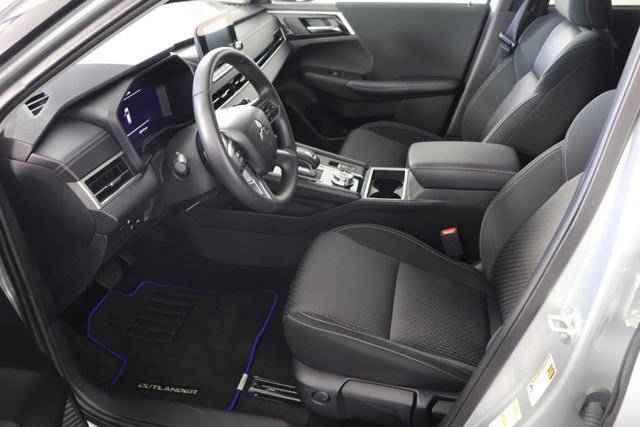 Used 2025 Mitsubishi Outlander ES image 19