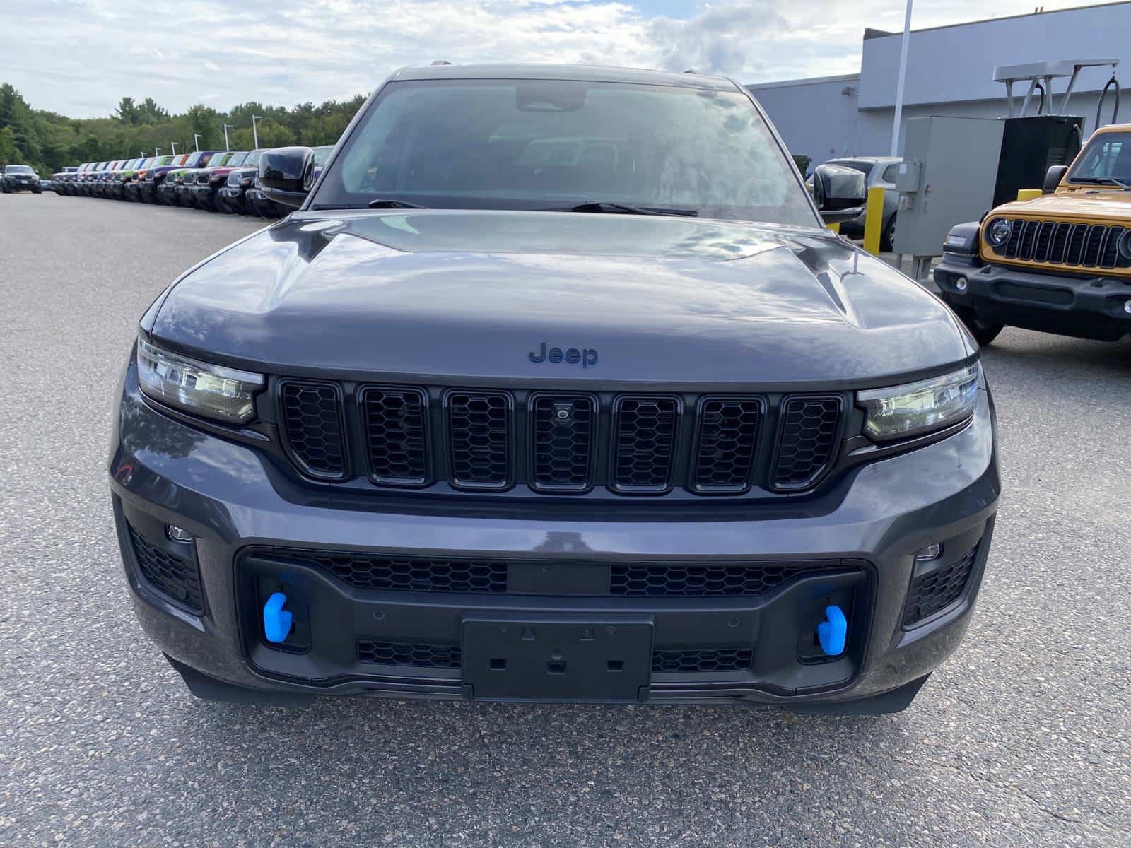 Used 2023 Jeep Grand Cherokee 30th Anniversary AWD/4WD image 11