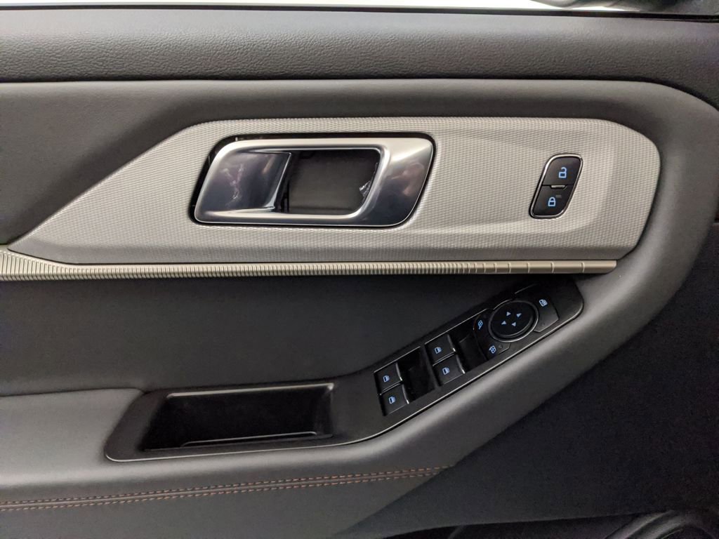 New 2025 Ford Explorer Active image 21