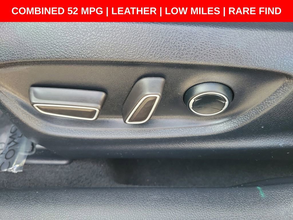 Used 2016 Toyota Prius Four Touring FWD image 19