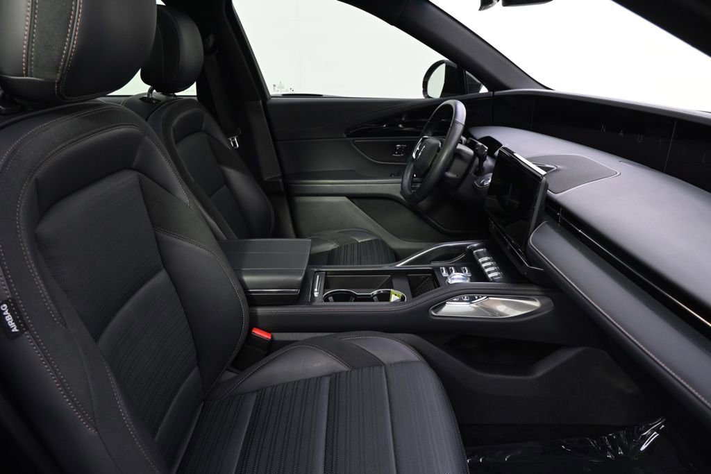 Used 2024 Lincoln Nautilus Reserve w/ Equipment Group 202A AWD/4WD image 14