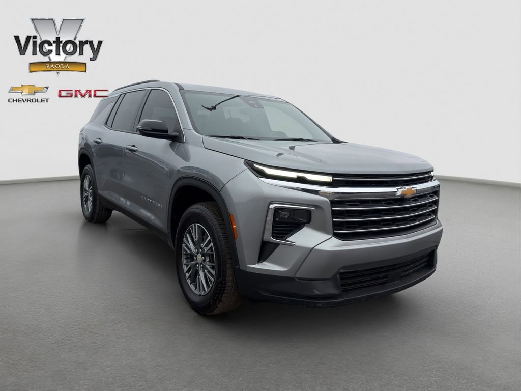 Used 2025 Chevrolet Traverse LT image 8