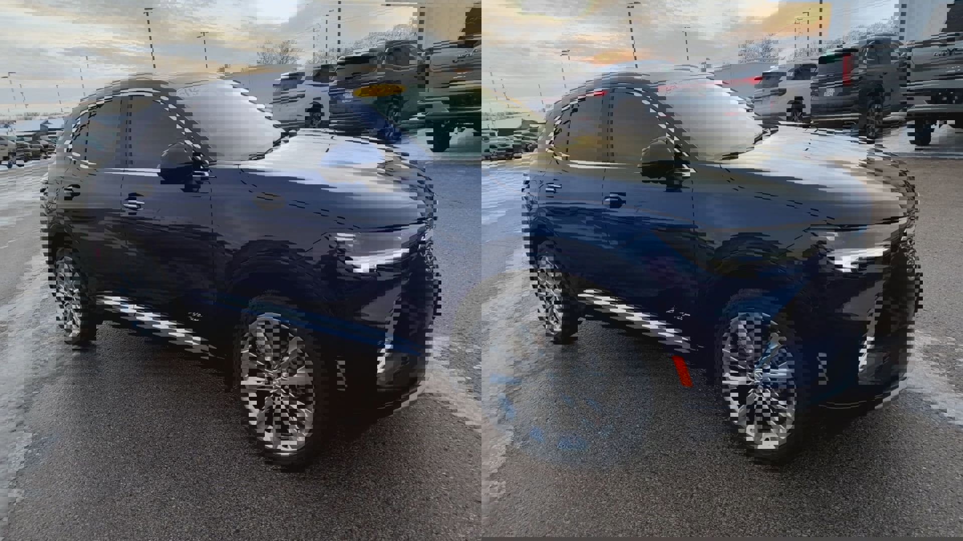 Used 2023 Buick Envision Avenir image 2