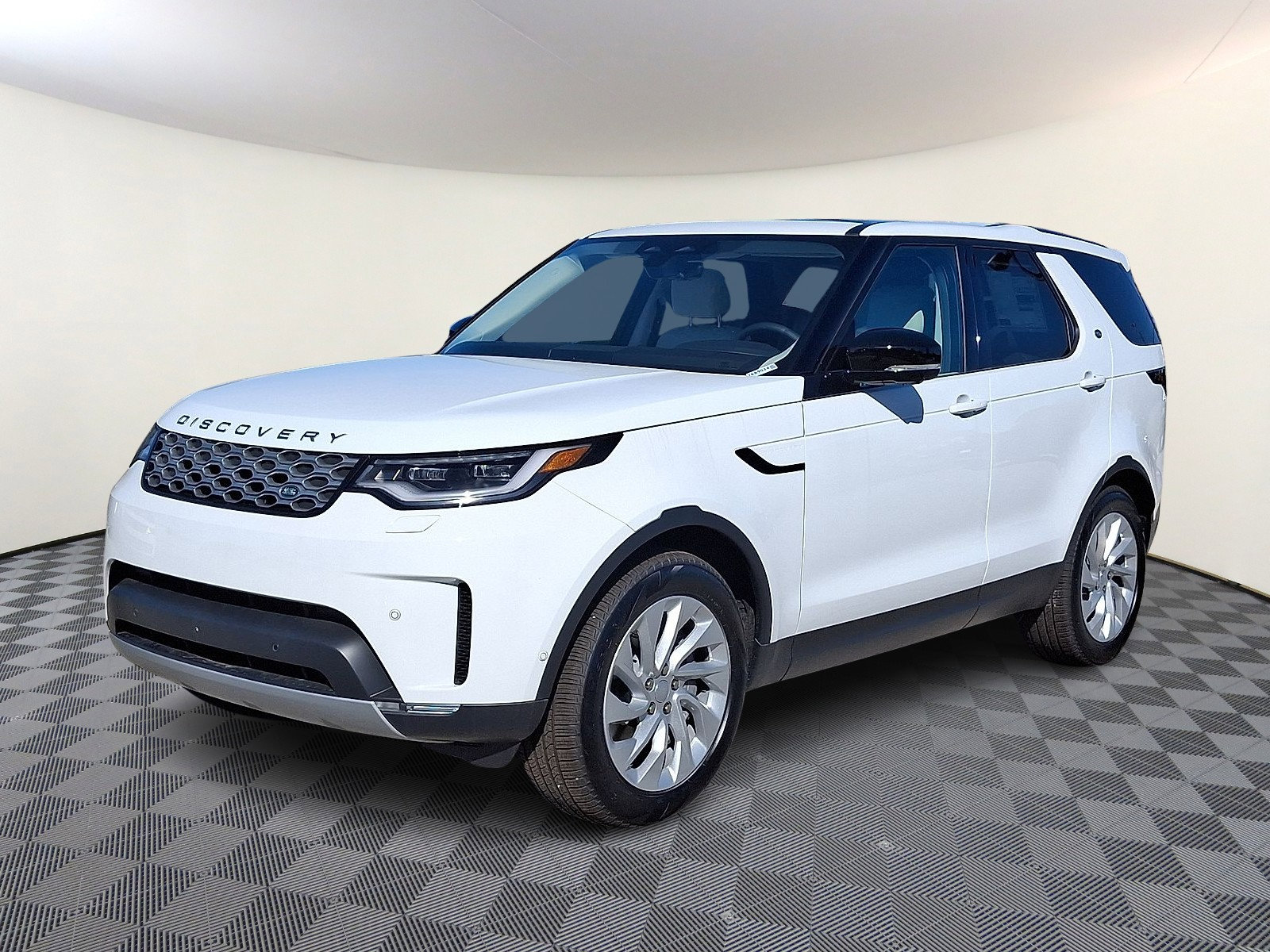 New 2026 Land Rover Discovery S image 1