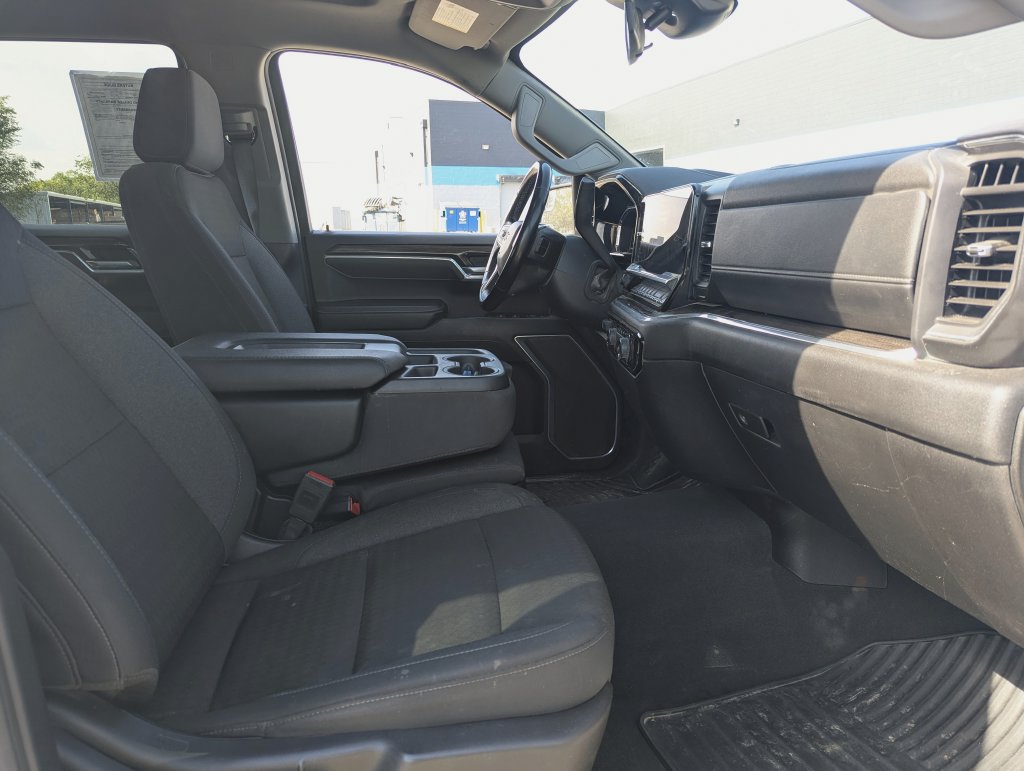 Used 2025 Chevrolet Silverado 1500 LT AWD/4WD image 31