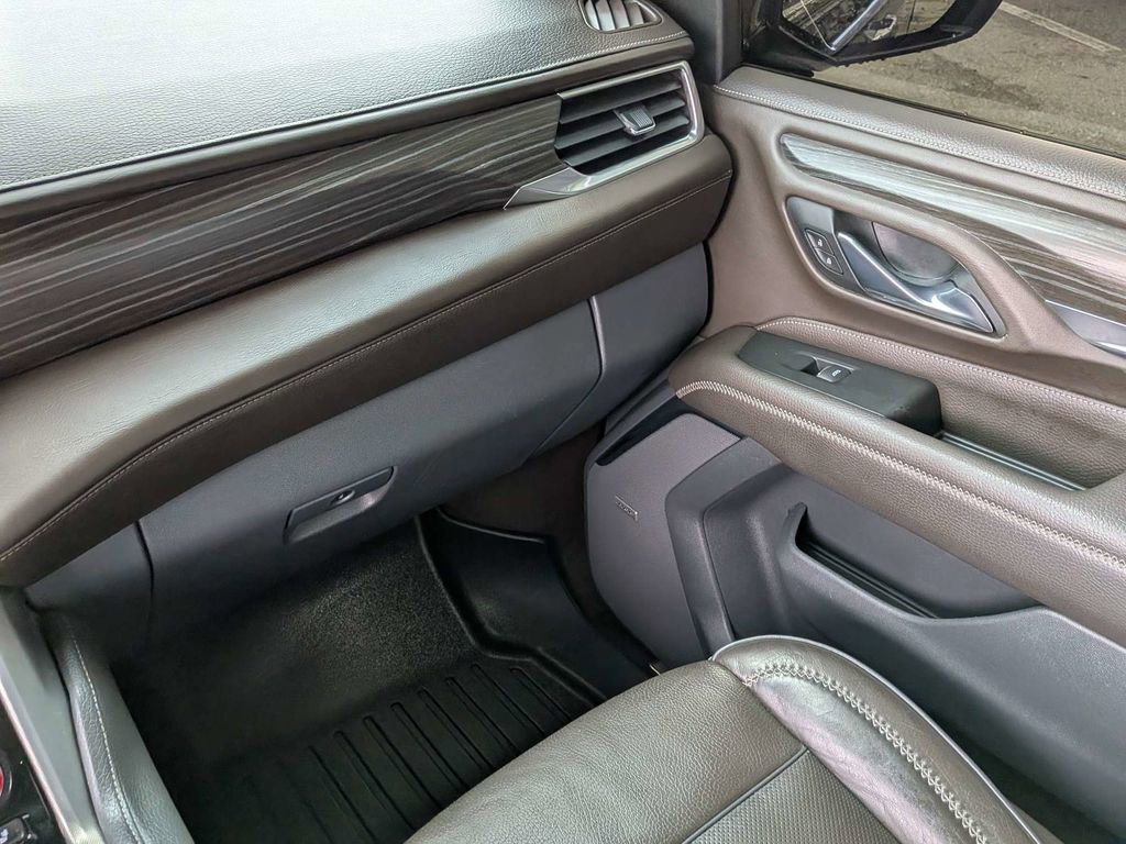 Used 2021 GMC Yukon XL Denali w/ Denali Premium Package image 17