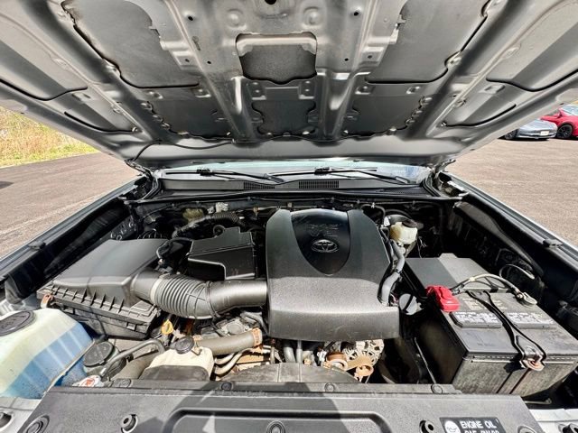 Used 2019 Toyota Tacoma SR5 AWD/4WD image 12