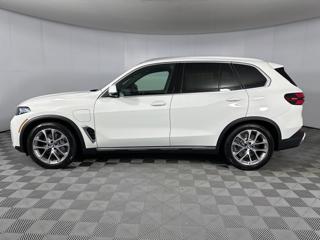 New 2026 BMW X5 xDrive50e w/ Premium Package image 4