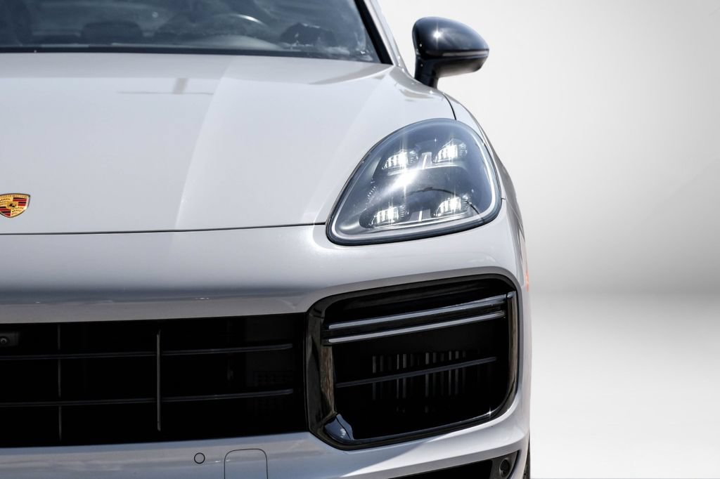 Used 2023 Porsche Cayenne Turbo AWD/4WD image 47
