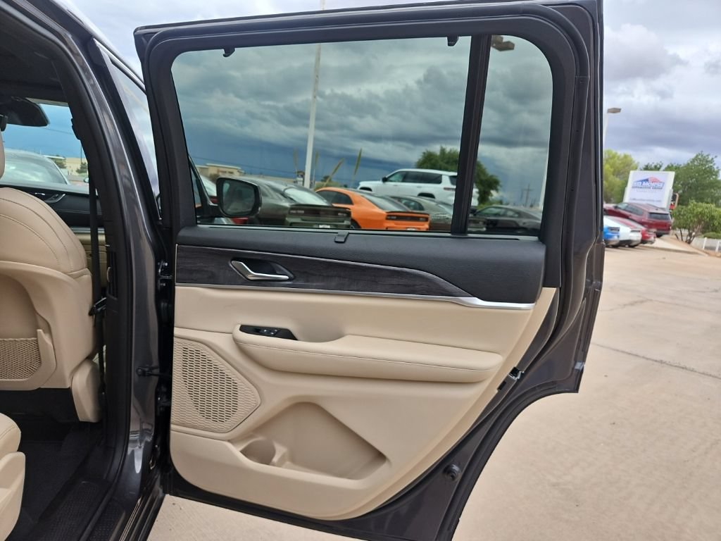 Certified 2025 Jeep Grand Cherokee L Limited w/ Luxury Tech Group II AWD/4WD image 14