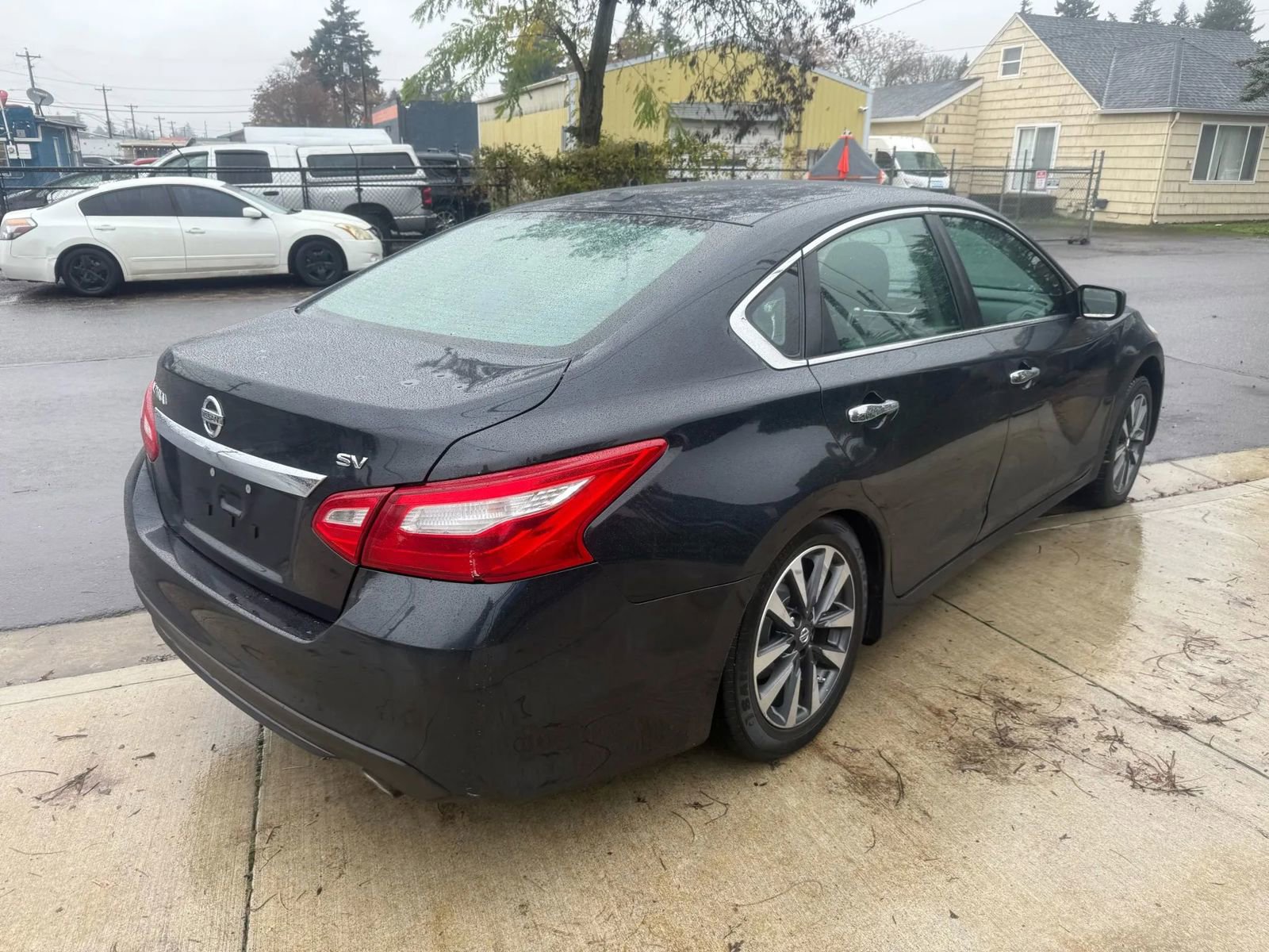 Used 2017 Nissan Altima 2.5 SV image 4