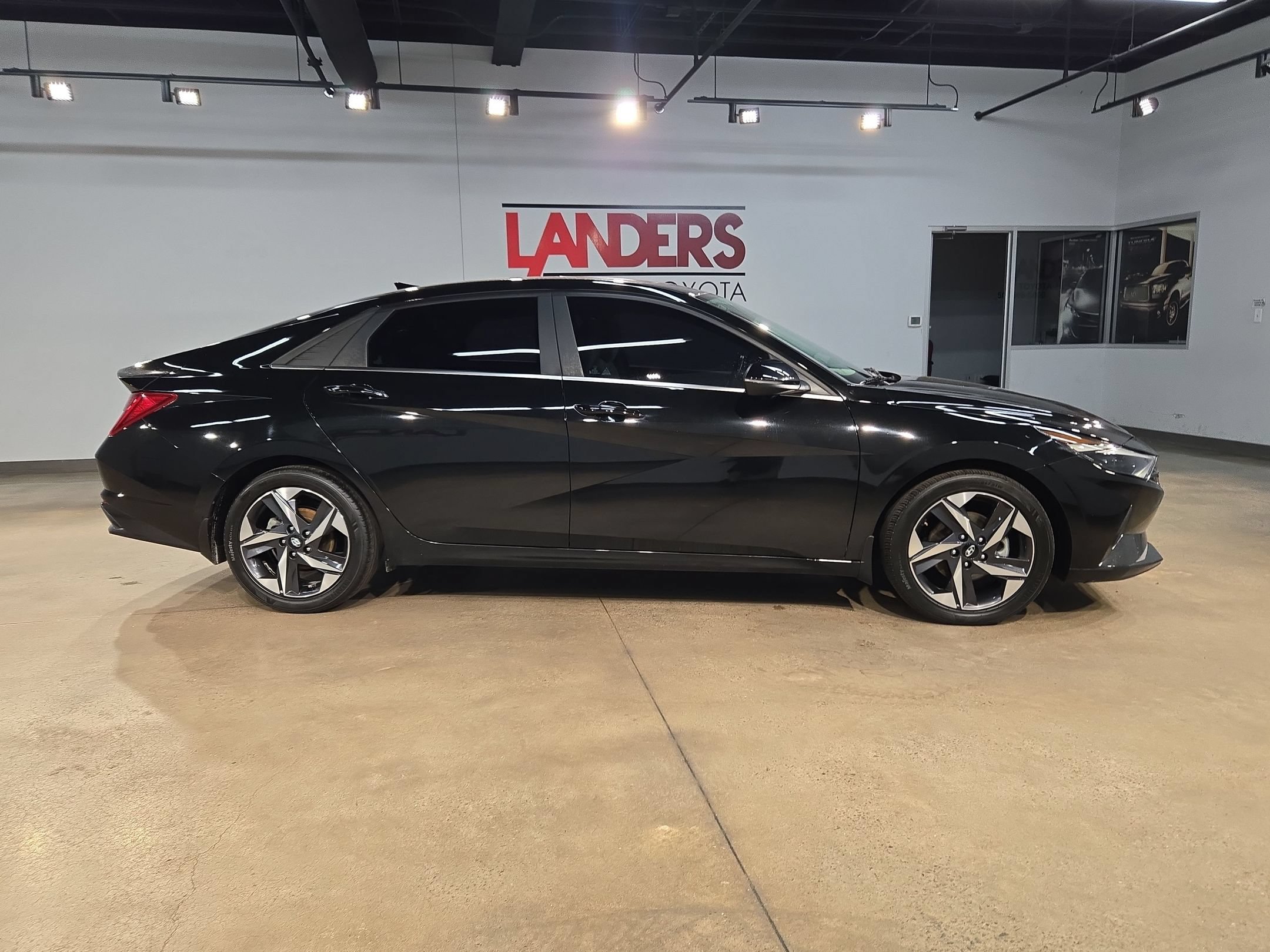 Used 2023 Hyundai Elantra Limited FWD image 8