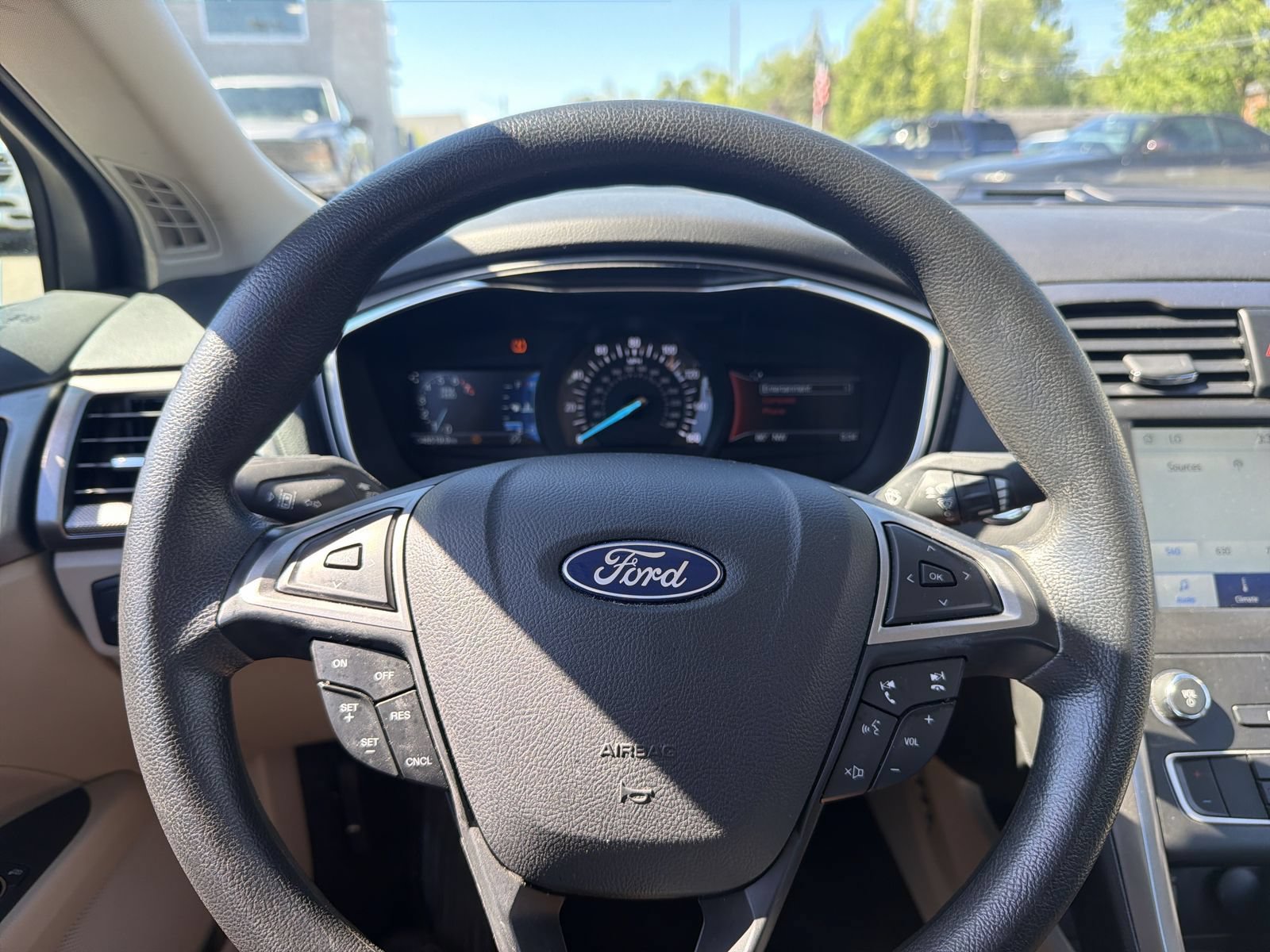 Used 2020 Ford Fusion SE FWD image 25