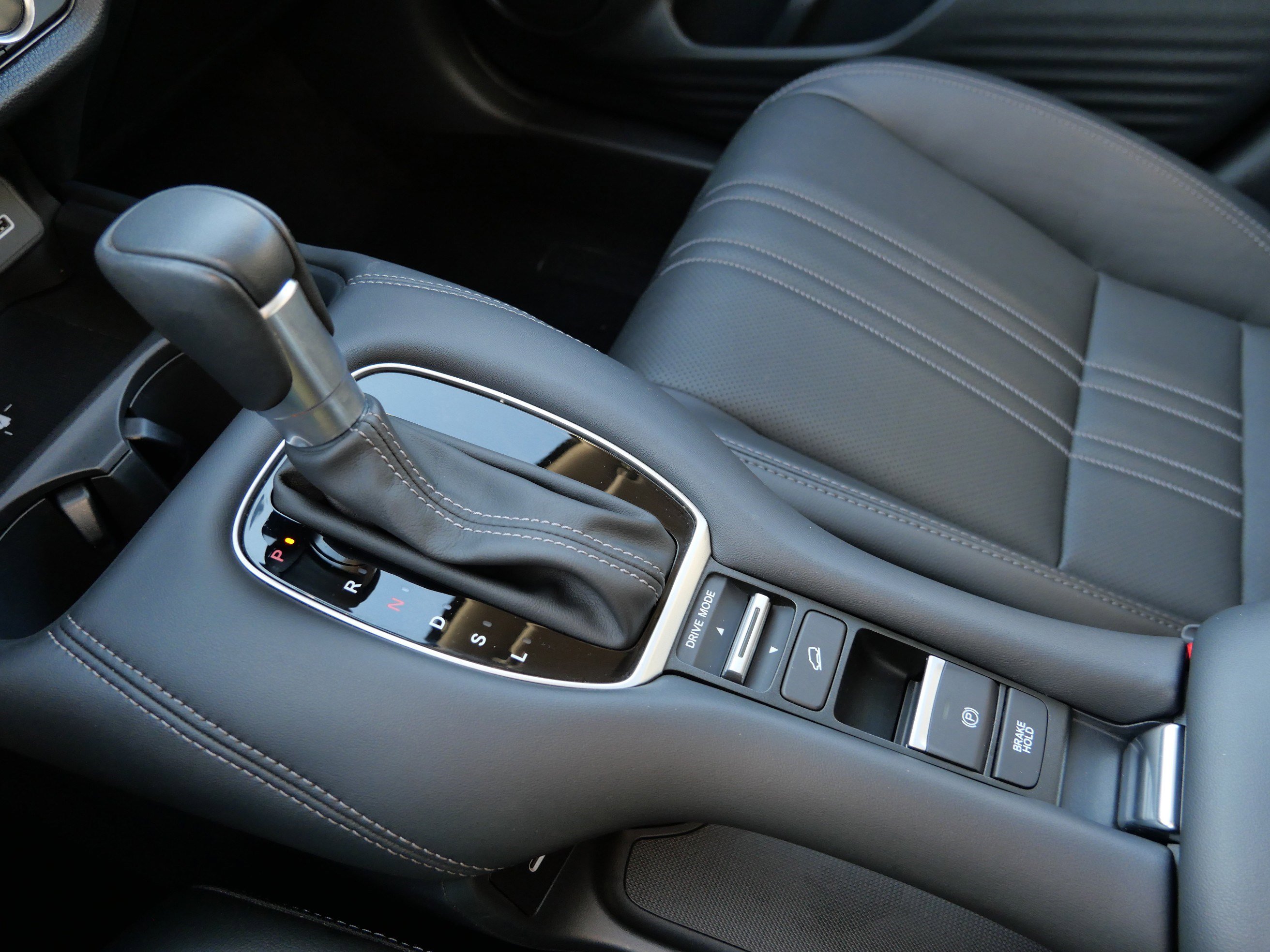 Certified 2025 Honda HR-V EX-L image 32