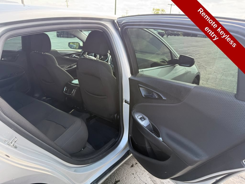 Used 2018 Chevrolet Malibu LT FWD image 30