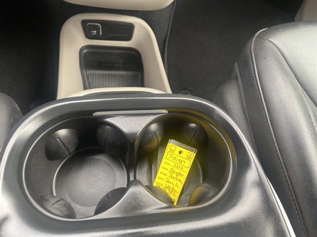 Used 2024 Chrysler Pacifica Touring-L image 27