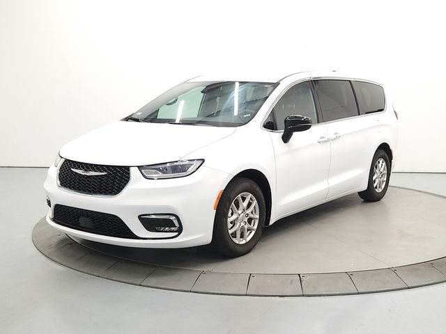 Used 2025 Chrysler Pacifica Select FWD image 4