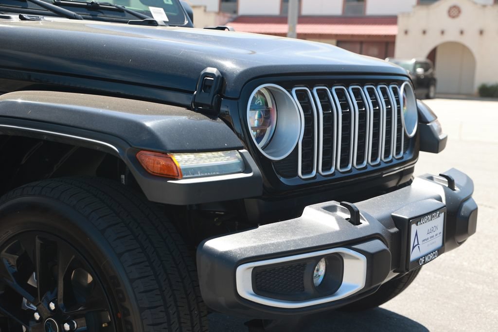 Used 2025 Jeep Wrangler Unlimited Sahara AWD/4WD image 9