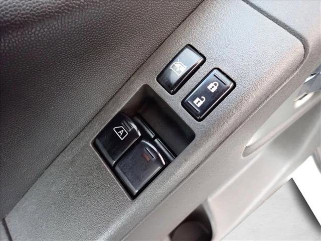 Used 2018 Nissan Frontier SV image 12