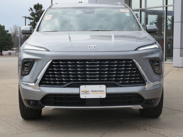 Used 2025 Buick Enclave Avenir AWD/4WD image 2
