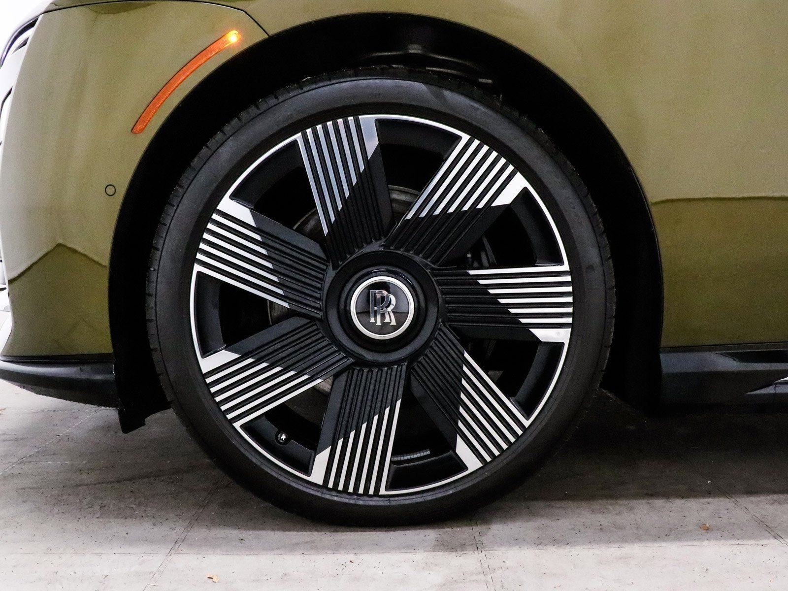 Used 2024 Rolls-Royce Spectre w/ Spectre Launch Package image 9