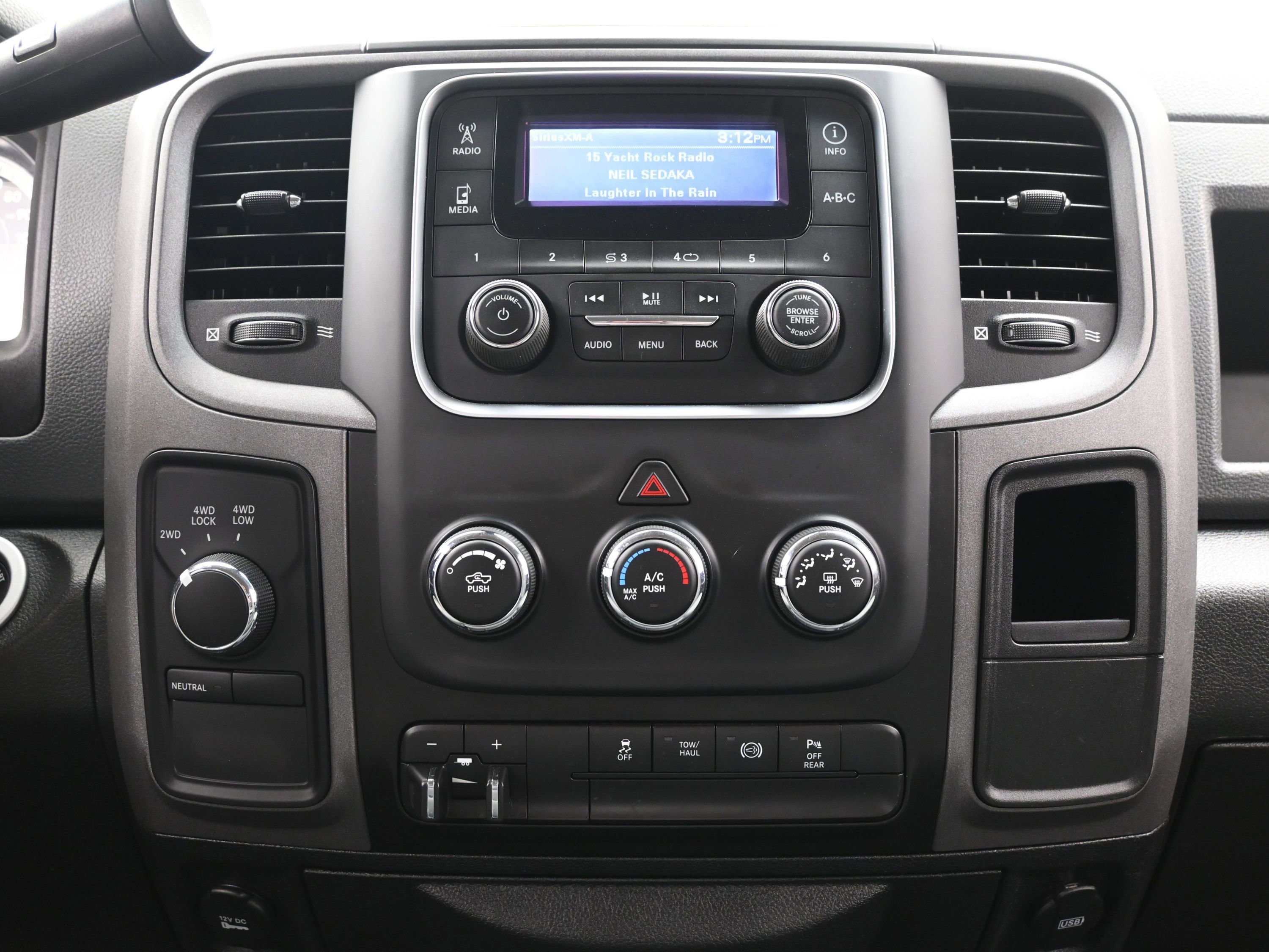 Used 2018 RAM 2500 Tradesman w/ Chrome Appearance Group image 17