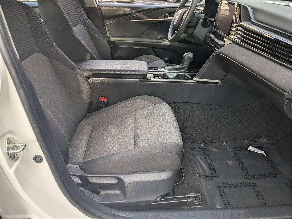 Used 2025 Toyota Camry LE image 30