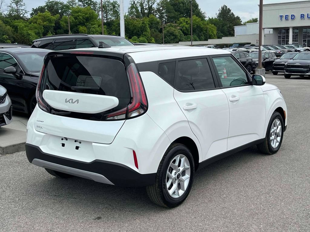 Used 2025 Kia Soul LX w/ LX Technology Package FWD image 25
