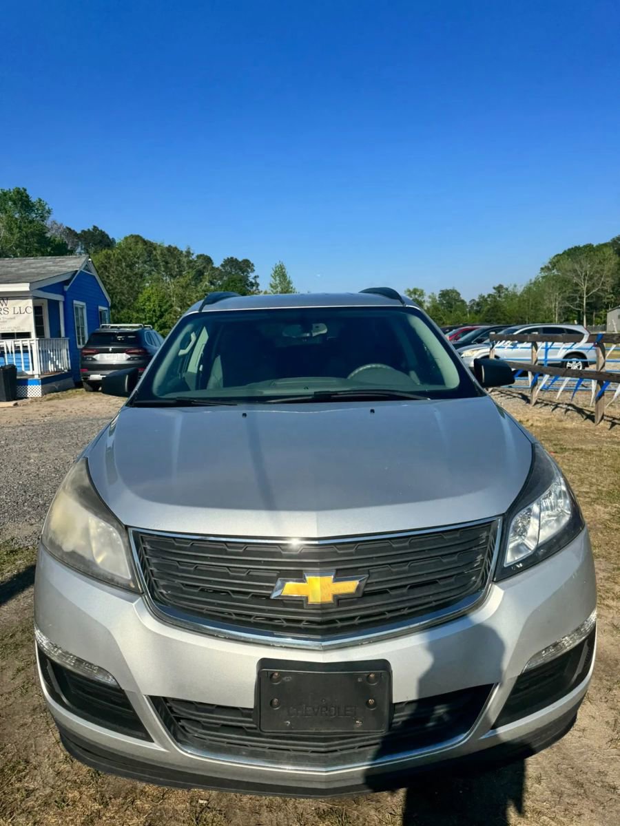Used 2017 Chevrolet Traverse LS FWD image 3