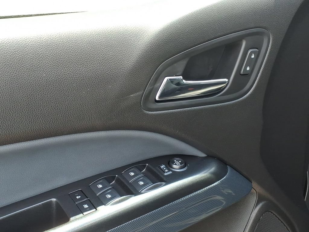 Used 2018 Chevrolet Colorado Z71 AWD/4WD image 4