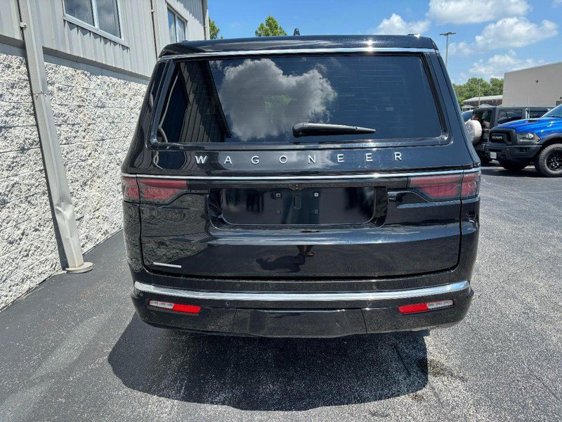 Used 2023 Jeep Wagoneer 4WD image 4