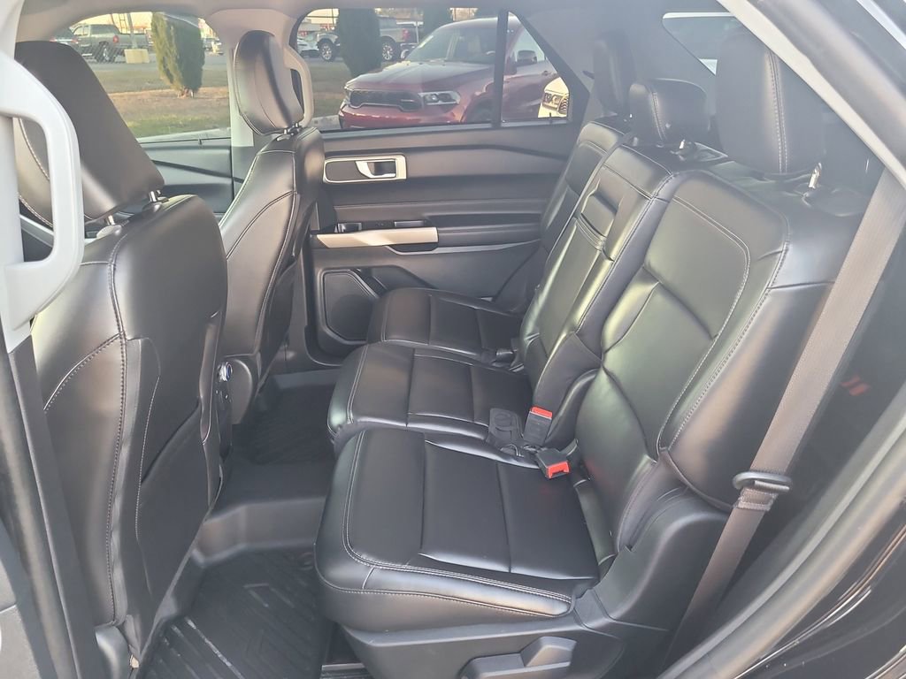 Used 2021 Ford Explorer XLT w/ Equipment Group 202A image 11