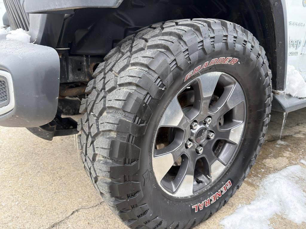 Used 2018 Jeep Wrangler Unlimited Sahara w/ Dual Top Group image 34