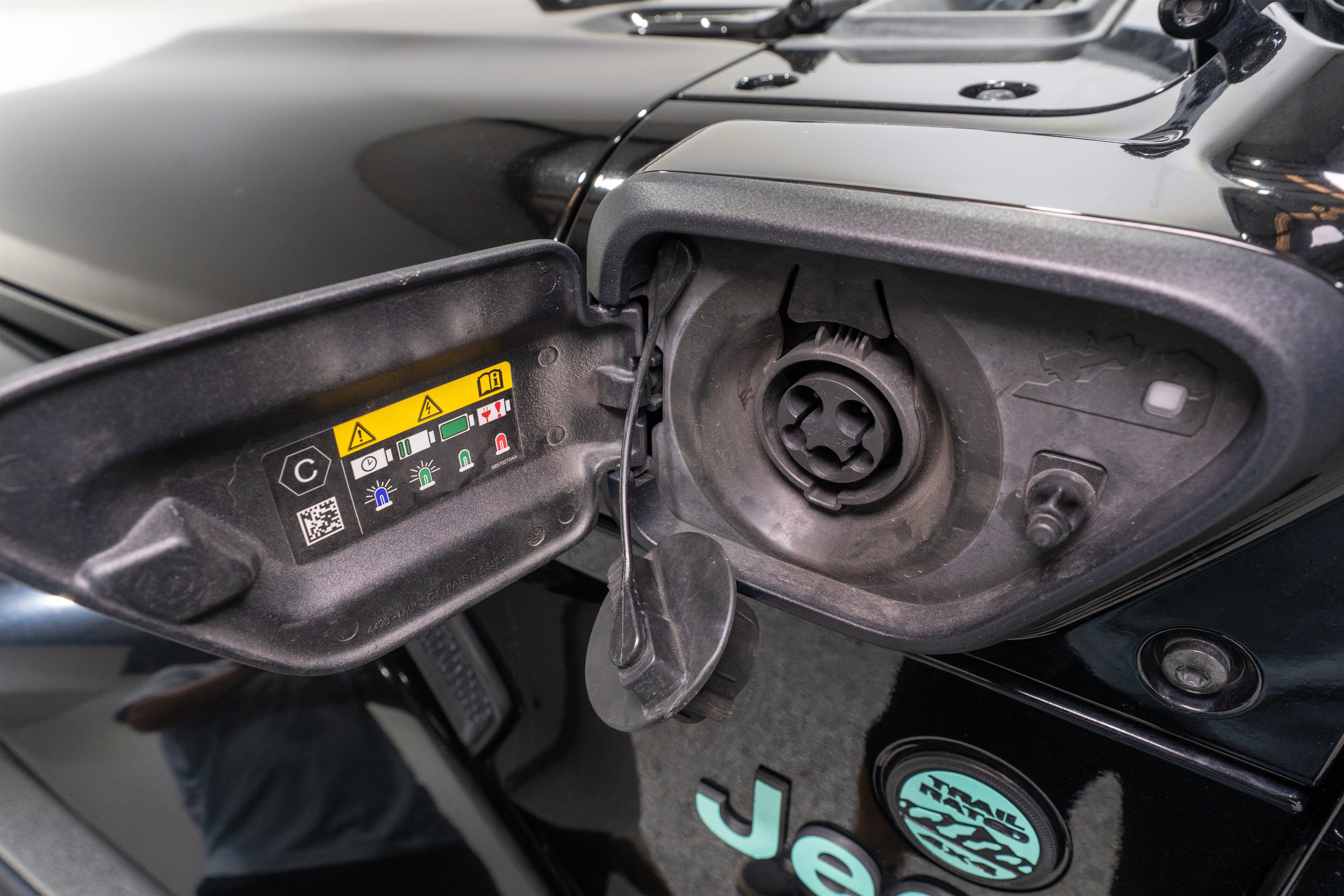Used 2022 Jeep Wrangler Unlimited Sahara AWD/4WD image 35